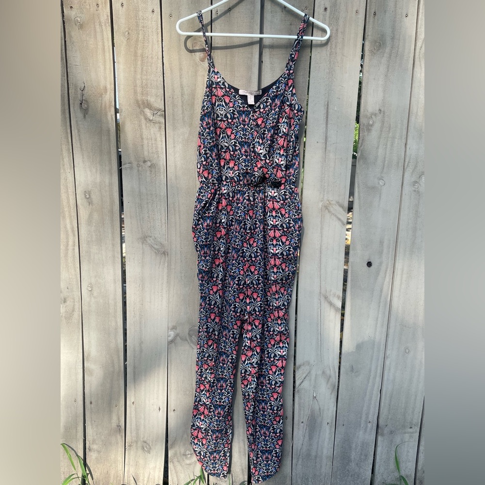 Forever 21 women’s jumpsuit romper. Size says XS but it runs big
